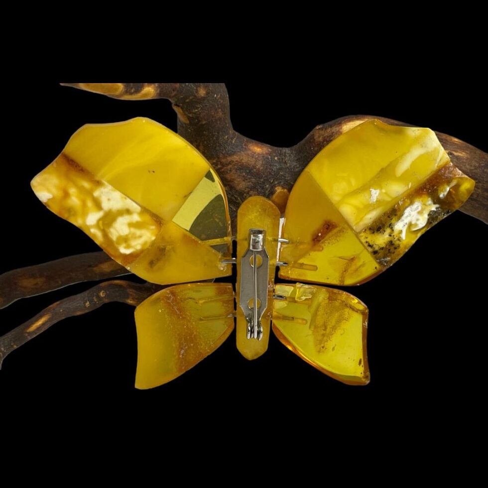 Photo of the back of the brooch showing the pin.