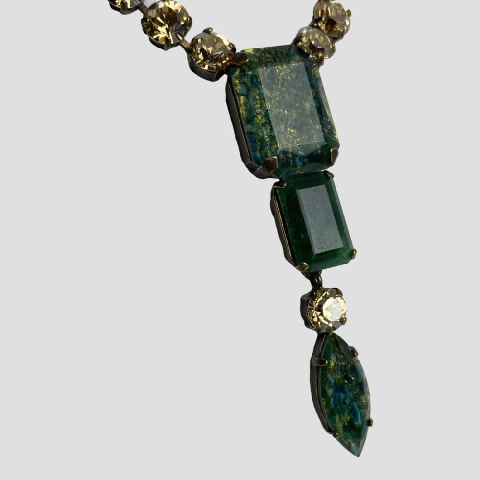 A close up of the pendant area again this time from a side view angle.