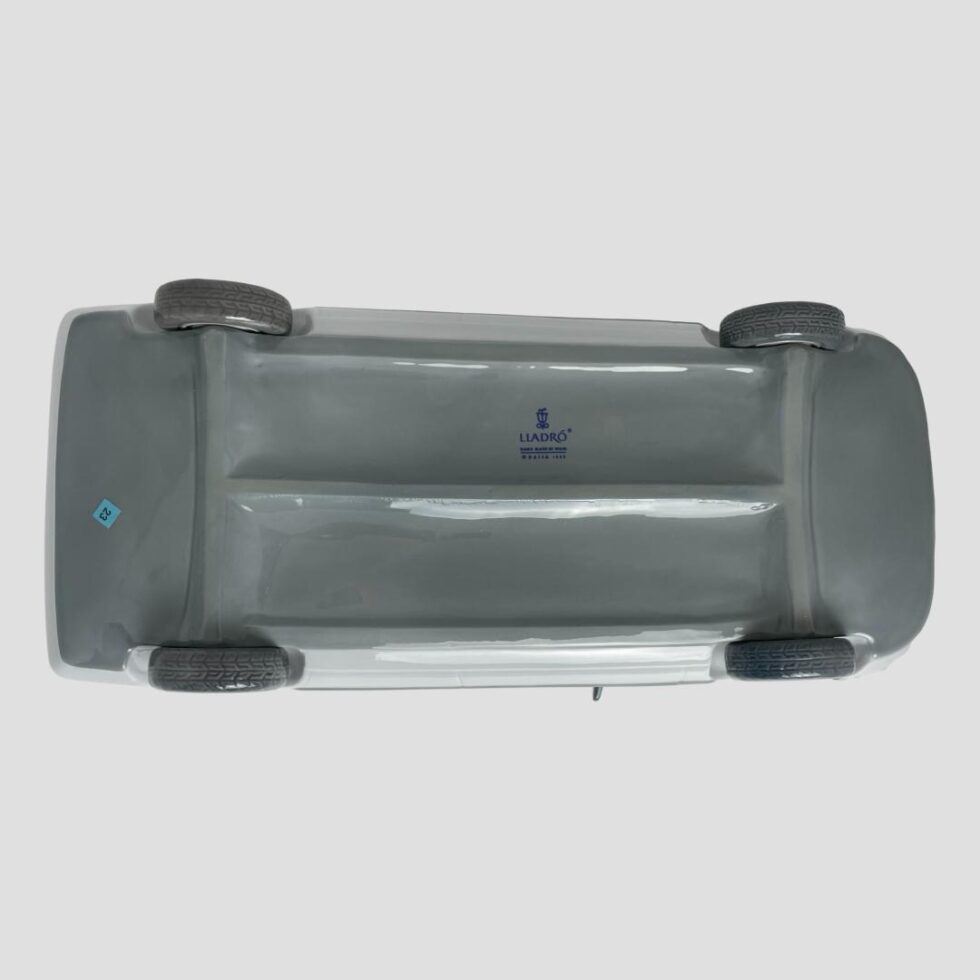 Photo of the car base showing the Lladro stamp.