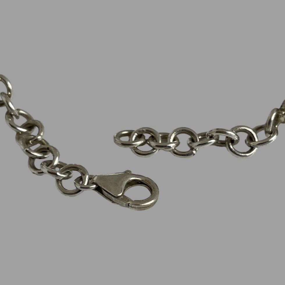 Close up photo of the clasp area showing the 925 hallmark.