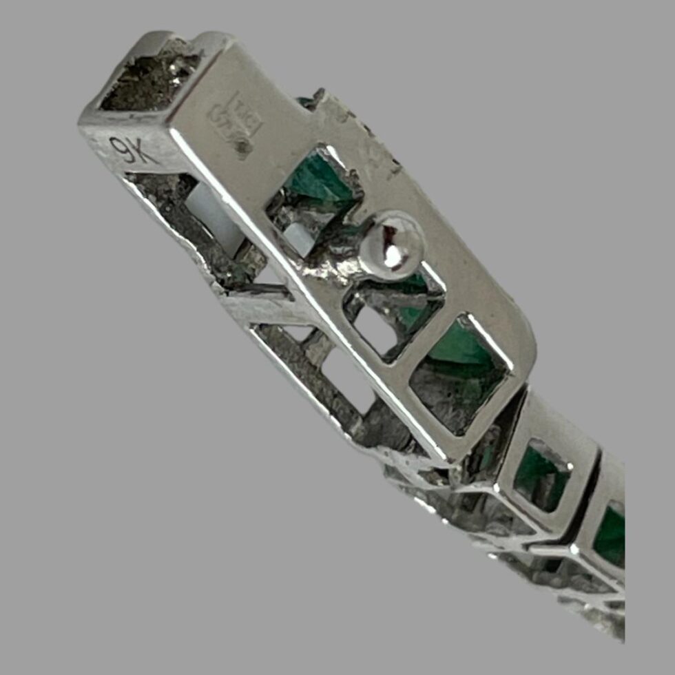 Close up photo of the hallmark on one end of the clasp area.