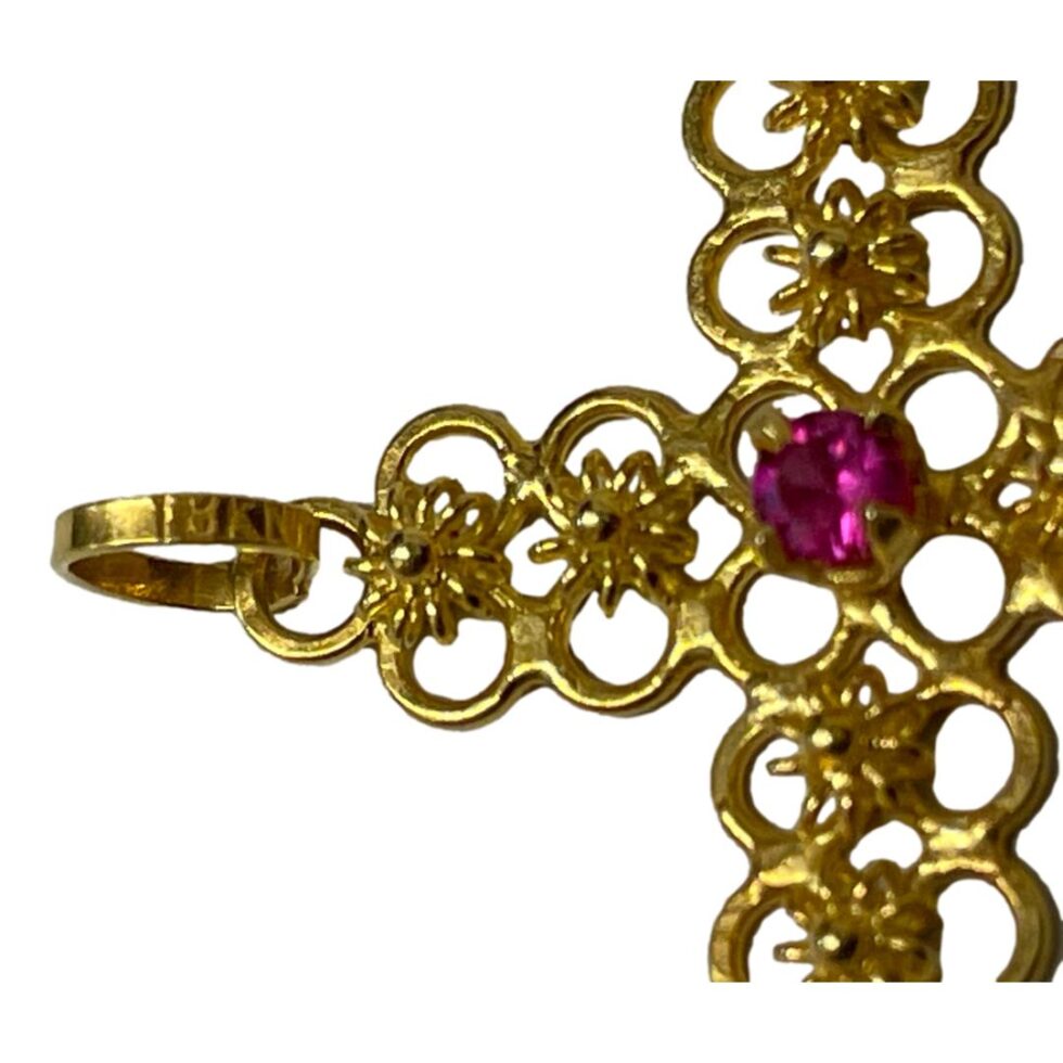 Close up photo of the 18Kt hallmark on the closed bail.