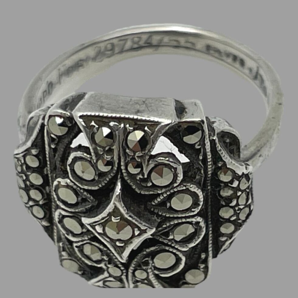 Close up of the patent number inside the ring band.