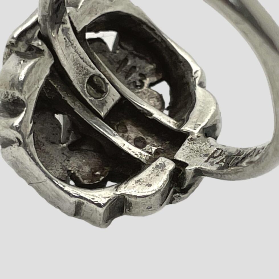 Close up photo of the adjusting mechanism behind the ring front. There is a small screw which needs to be loosened in order to make ring smaller or larger. Bit fiddly but oh so very unique!