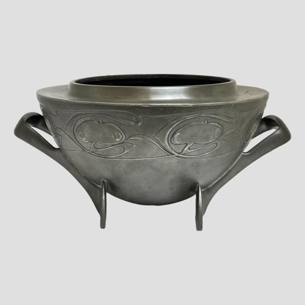 The Knox Tudric pewter bowl again from an eye level with no poppy obstructions!