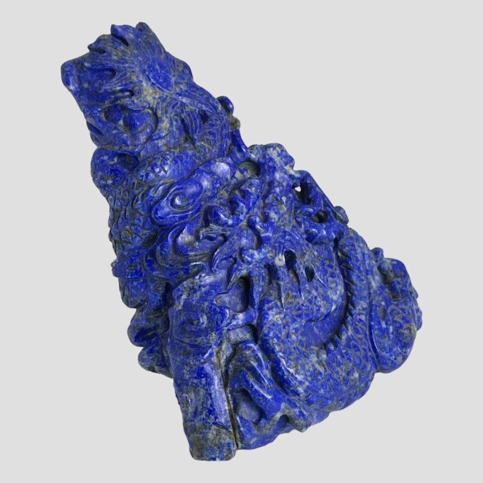 The lapis dragon now turned to face the bottom right. The tip is in the top left corner.