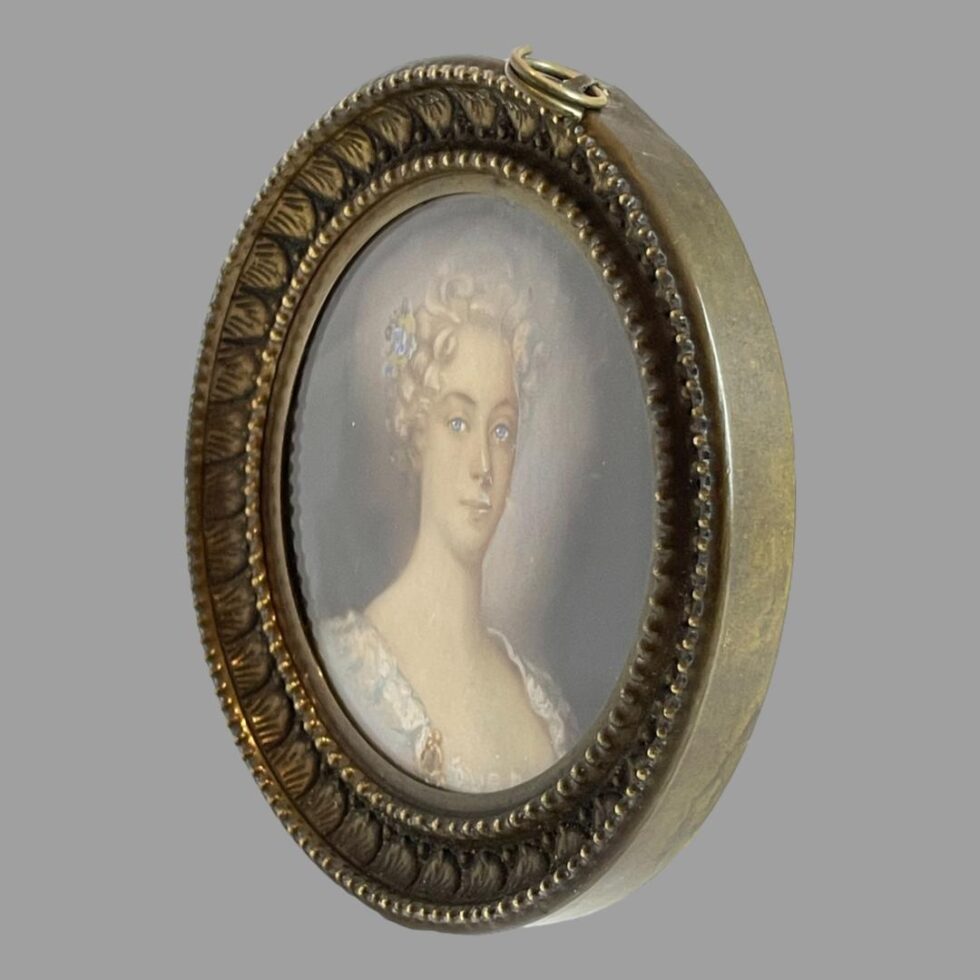 Photo of French miniature this time facing the bottom left corner. The eyes never leave you! So flattering you'll have to be on your best behaviour and dress!