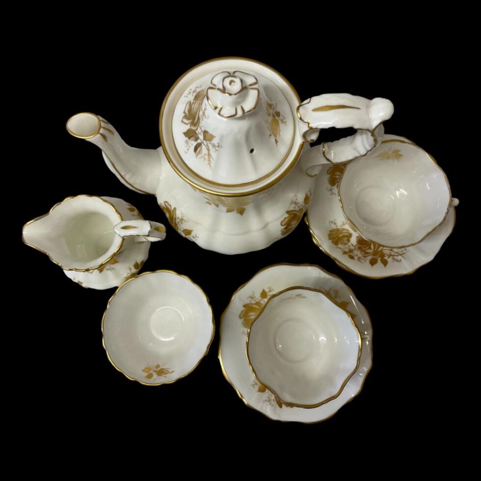 Photo looking down at the Hammersley tea/coffee set for 2 from above. The position of each piece is the same as the main photo.