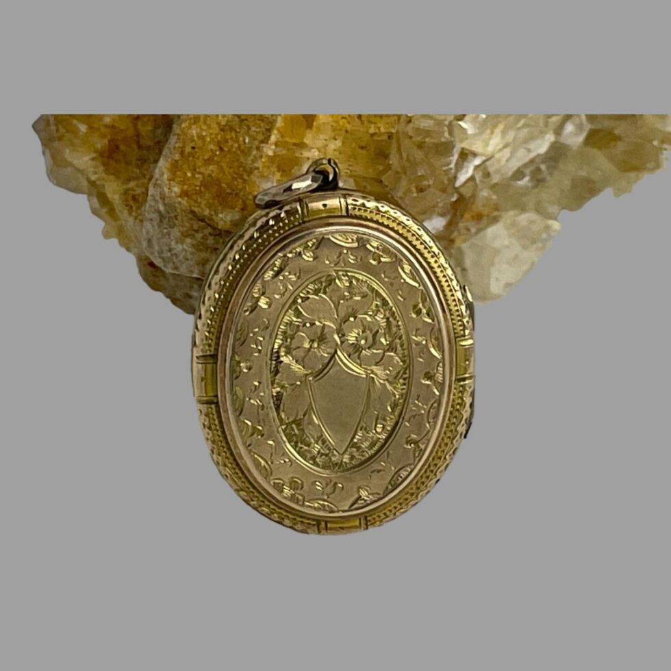 Photo of the back of the locket with the smaller empty cartouche displayed.
