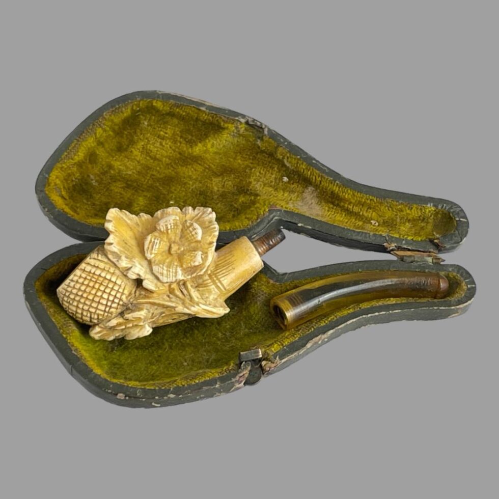 Photo of Victorian pipe still displayed inside its case this time with the amber mouthpiece removed from the stummel.