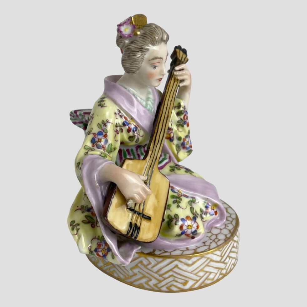 Photo of shamisen playing geisha this time turned to face the bottom right corner.
