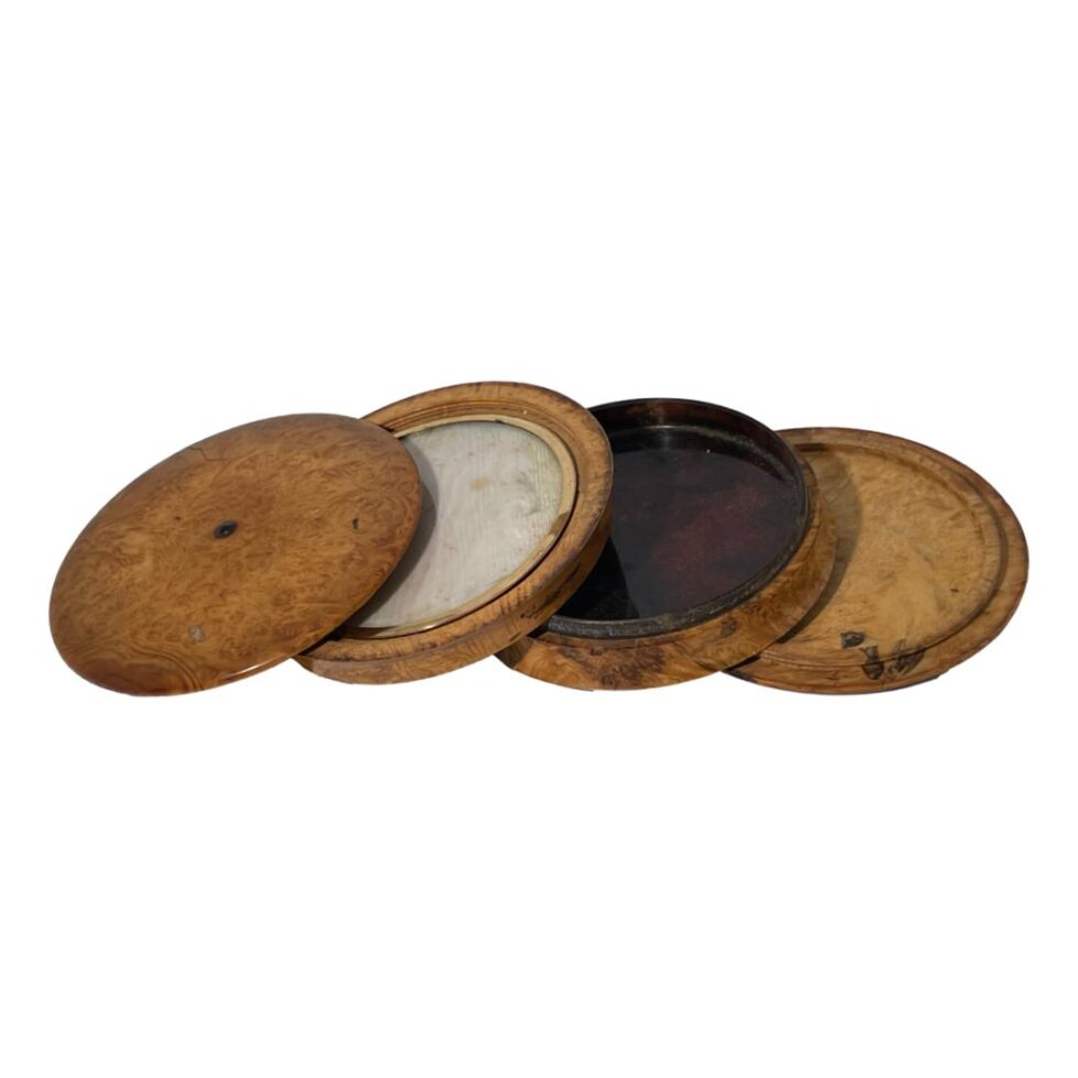 Finally all sections of the compartments are now on display leaning and stacked against each other on the left; The lid, the glass disc, the tortoiseshell lining and lastly the bottom which just has plain wood.