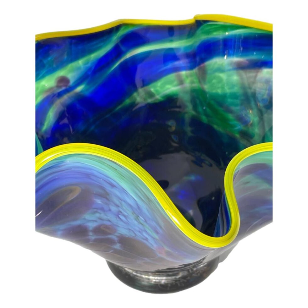 A close up photo of the top of the eclipse bowl with one in and out wave in the near foreground. Another look at the amazing colours.