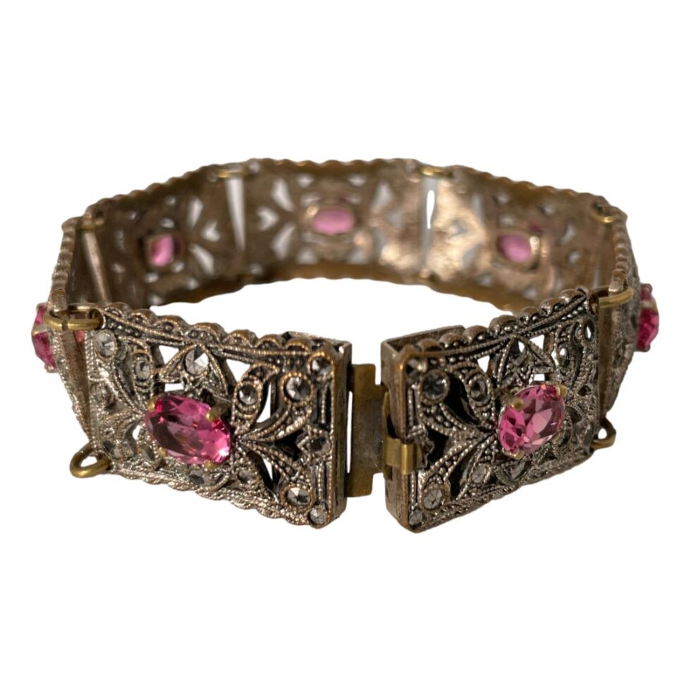 Photo of bracelet displayed in a circle on a flat surface with the clasp area shown closed and in the centre foreground.