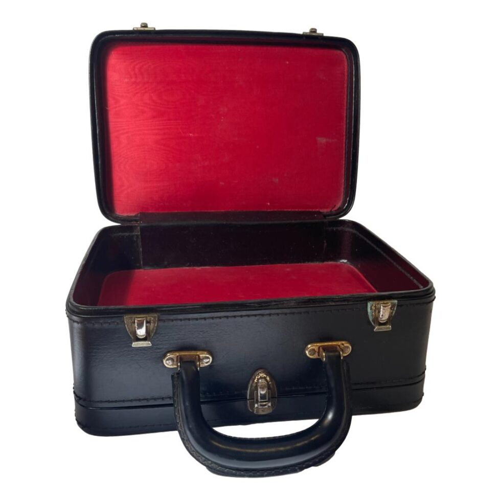 Photo of the open deeper compartment side shown open and this time from a near eye level. Both compartments have clip shut clasps, one in the middle of case for the contents side and 2 on the deeper compartment side.