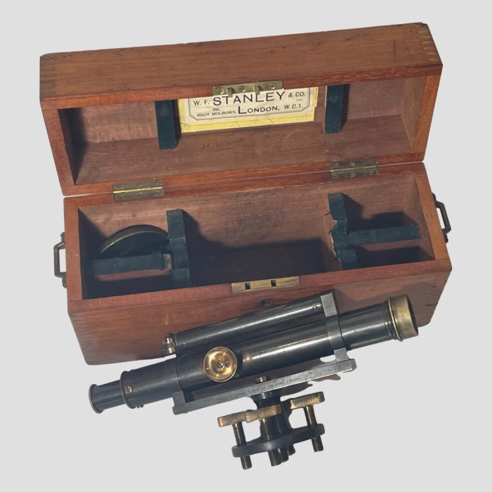 Photo of Stanley level displayed outside of its open box this time laid on its side.