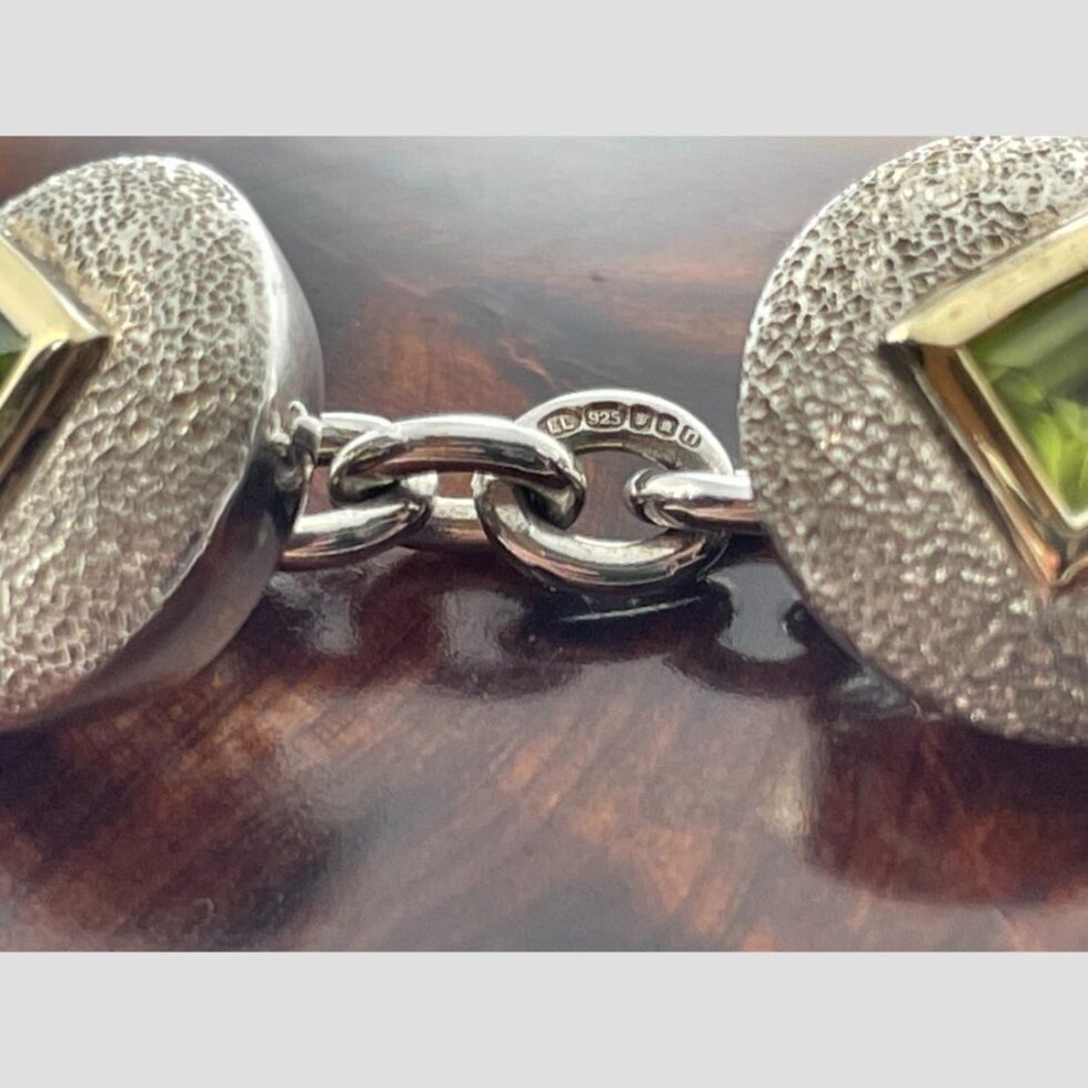 A close up of the full hallmark on the centre chain link of one of the cufflinks.